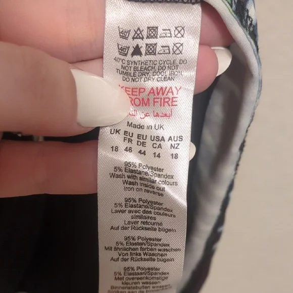 Prettylittlething multicolor body print long sleeve midi dress - Picture 6 of 9